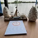 Hausboot La Mare Seeblick شقة