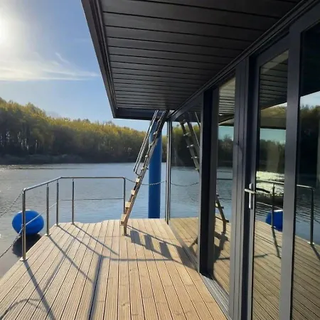Hausboot La Mare Seeblick * Weyhe