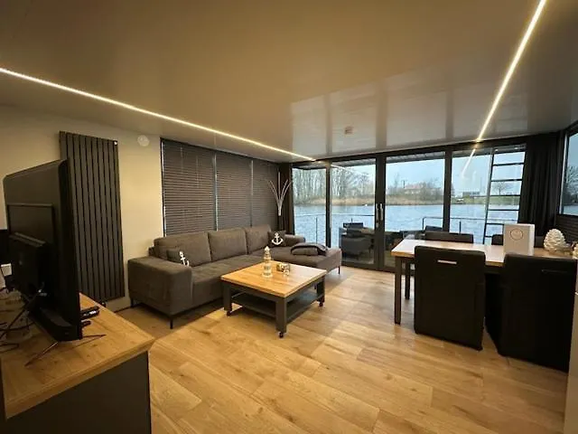 Διαμέρισμα Hausboot La Mare Seeblick *
